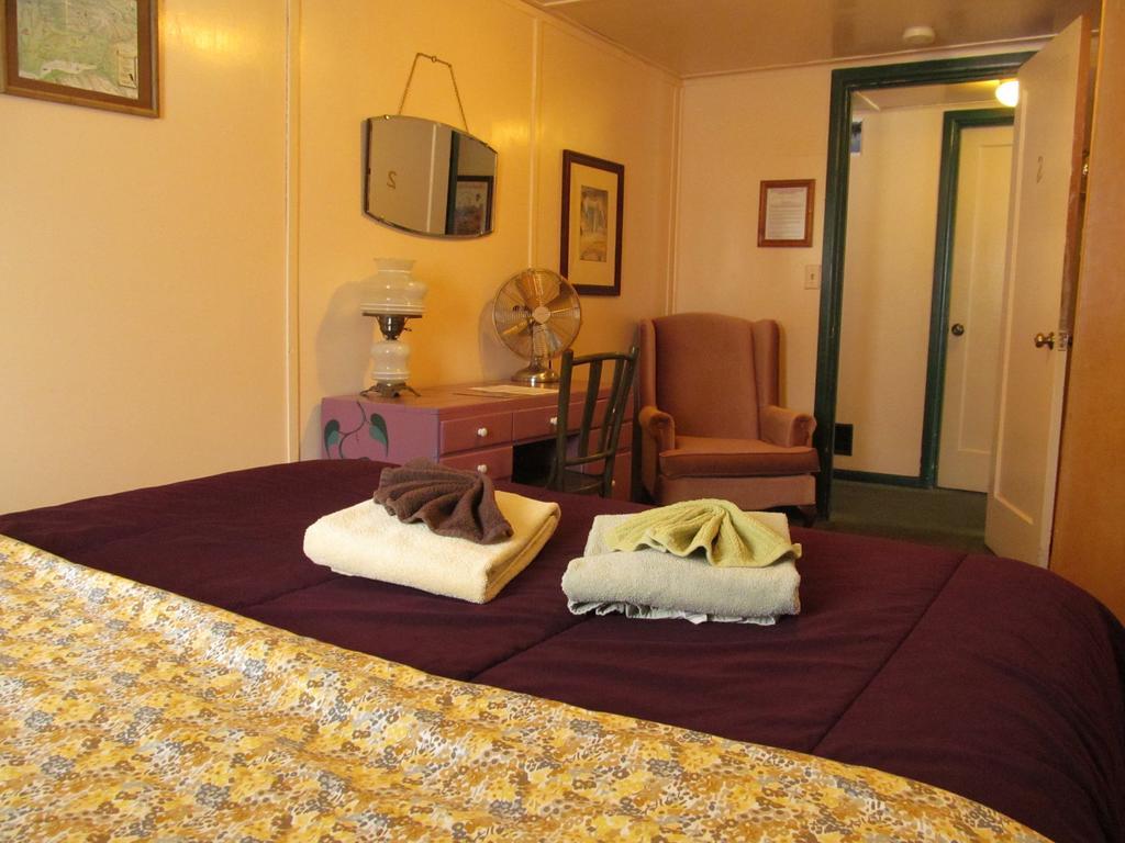 Talkeetna Roadhouse Hotel Room photo